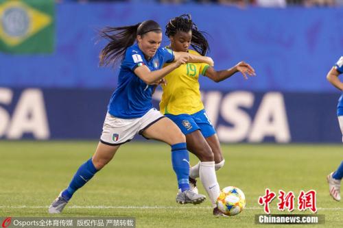 两队在比赛中。图片来源：Osports全体育图片社