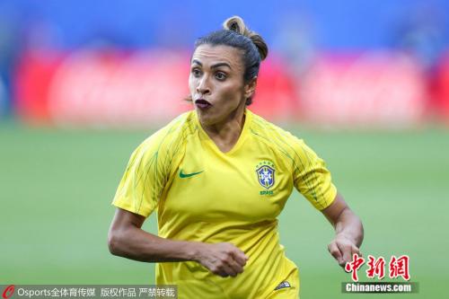 玛塔在比赛中。图片来源：Osports全体育图片社