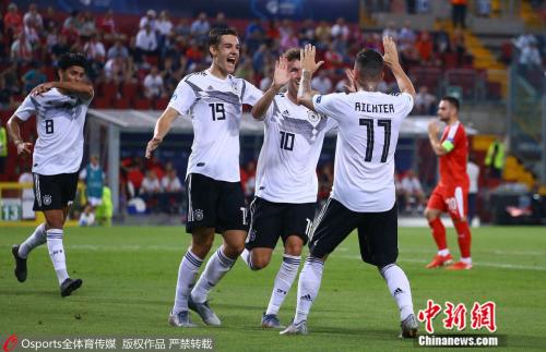 德国队员在场上庆祝。图片来源：Osports全体育图片社