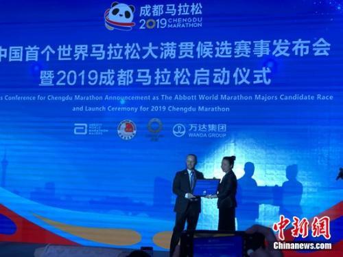 资料图：成都马拉松成为中国首个世界马拉松大满贯赛事候选。 李赫 摄