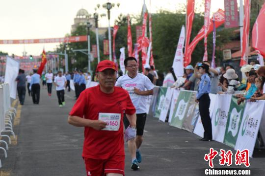 马拉松比赛现场 漠河市提供 摄