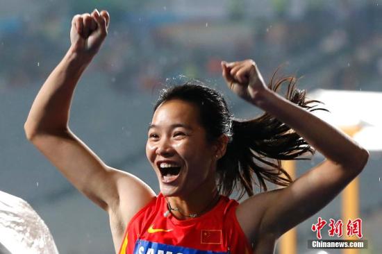 资料图：韦永丽创下今年女子百米亚洲最好成绩并成为首个拿下东京奥运女子百米资格的亚洲运动员。/p中新社记者 富田 摄