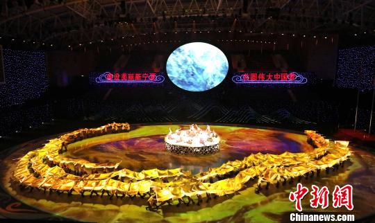 图为序篇《黄河金岸》。　杨迪 摄