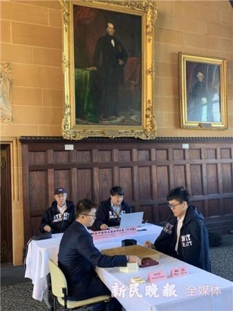 世界冠军对弈与学生棋赛同场进行 大学生围棋世锦赛在悉尼大学开赛
