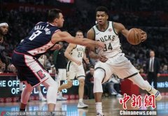 NBA球员工会颁奖：字母哥MVP 詹姆斯