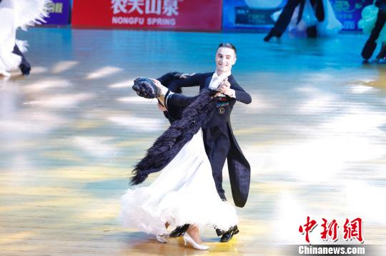 乌克兰选手表演。　吕品 摄